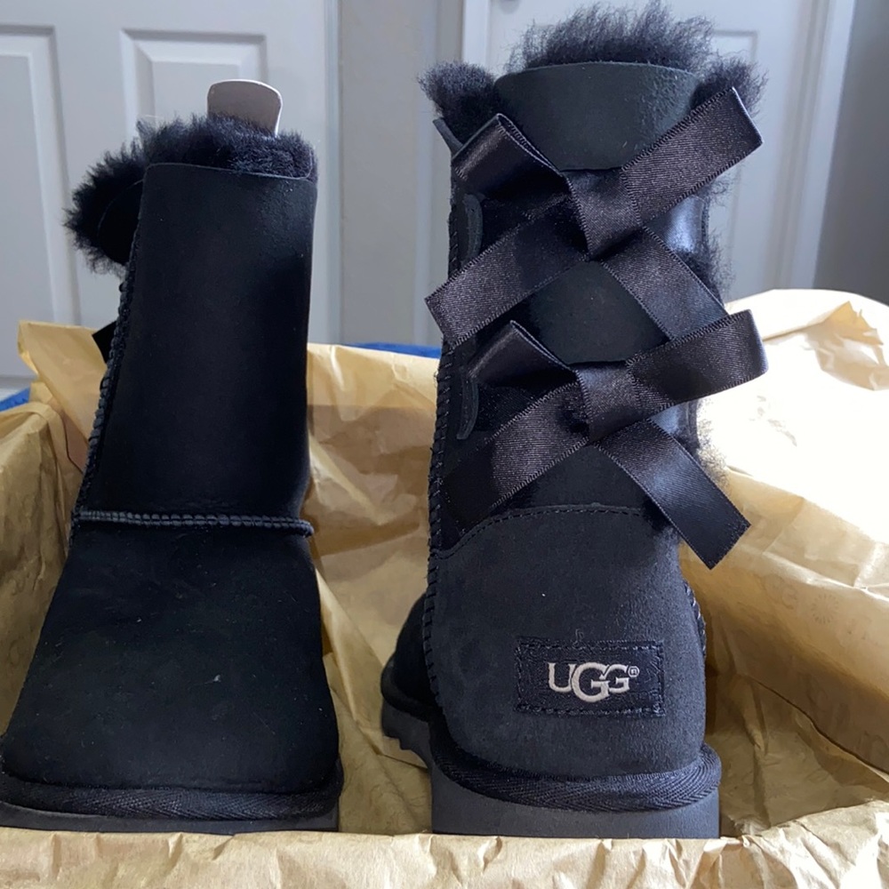 Size 6 K Bailey Bow II Water Resistant Ugg Boots